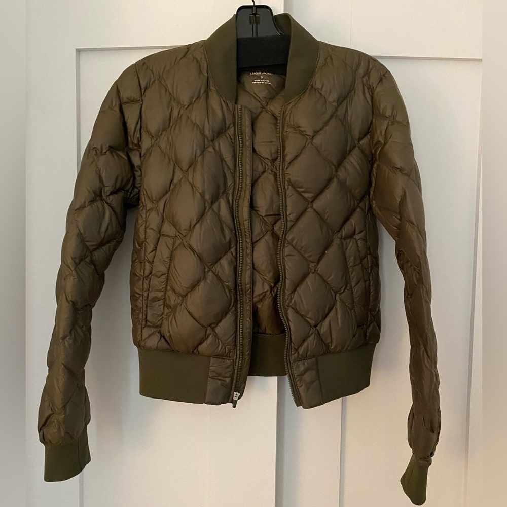 Aritzia bomber jacket size S